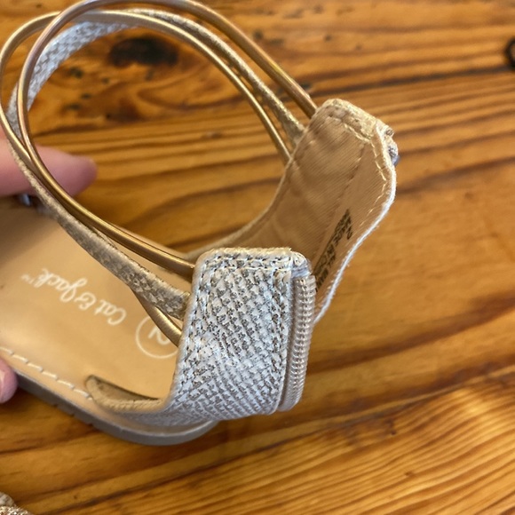 Girls Gladiator Sandals Gold - Picture 3 of 3